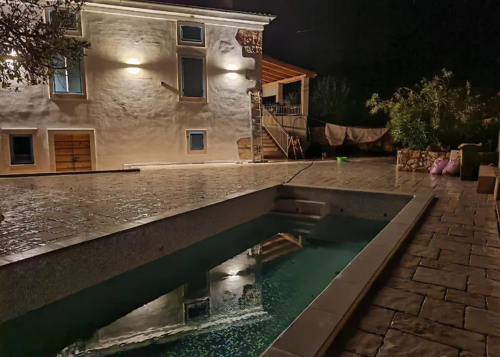 빌라 Mare - Island Krk, Traditional Stone House With Pool