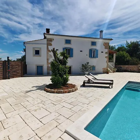 Mare - Island Krk, Traditional Stone House With Pool فيلة