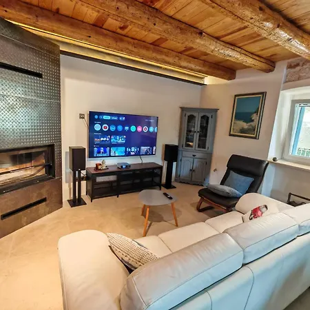 Mare - Island Krk, Traditional Stone House With Pool * Kras
