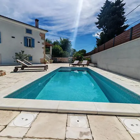 Mare - Island Krk, Traditional Stone House With Pool *