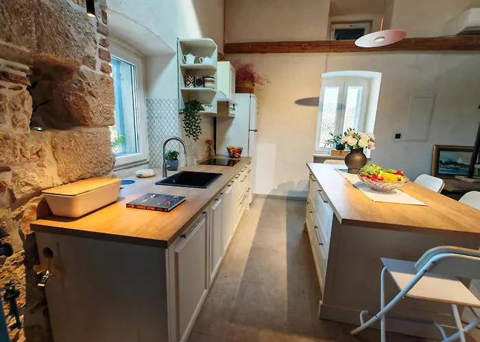 Mare - Island Krk, Traditional Stone House With Pool Kras
