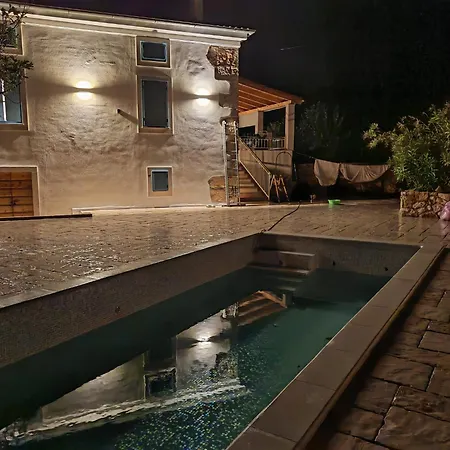 فيلة Mare - Island Krk, Traditional Stone House With Pool